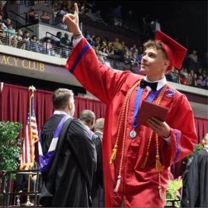 Meet your Posher, Ethan